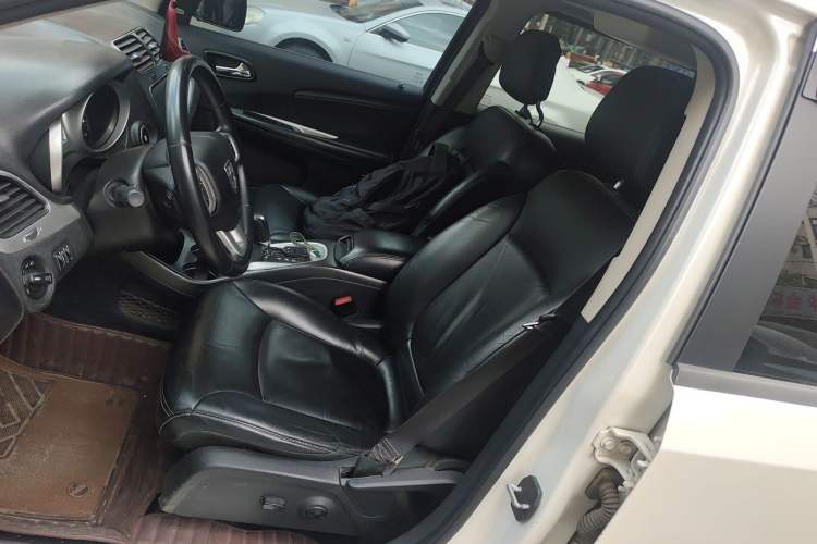 Used Dodge Journey 2014 2.4L Two-Wheel Drive Touring Edition Left Front Seat