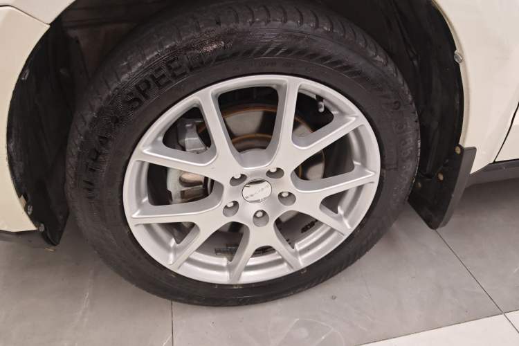 Used Dodge Journey 2014 2.4L Two-Wheel Drive Touring Edition Left Front Wheel Hub