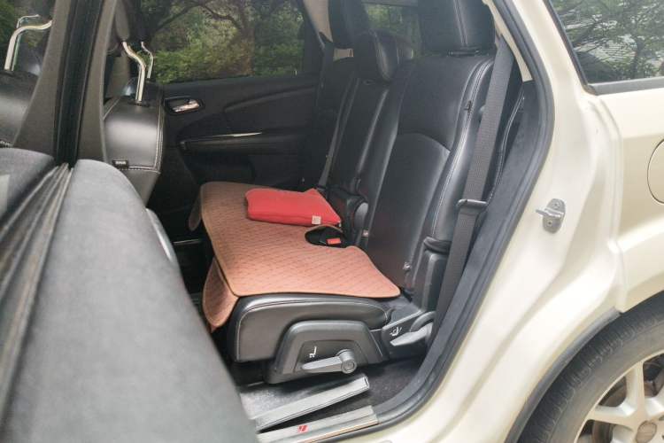Used Dodge Journey 2014 2.4L Two-Wheel Drive Touring Edition Left Rear Seat