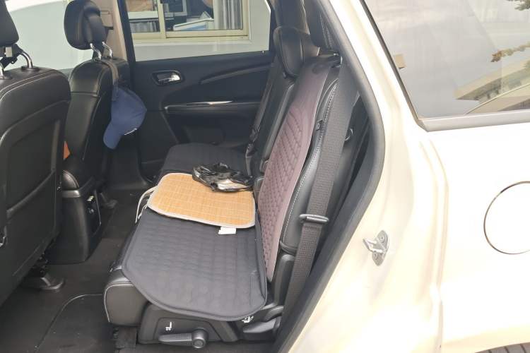Used Dodge Journey 2014 2.4L Two-Wheel Drive Touring Edition Left Rear Seat