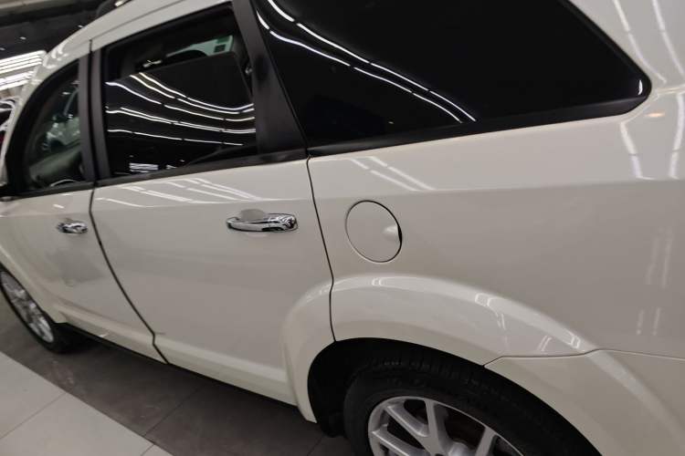 Used Dodge Journey 2014 2.4L Two-Wheel Drive Touring Edition Left Side