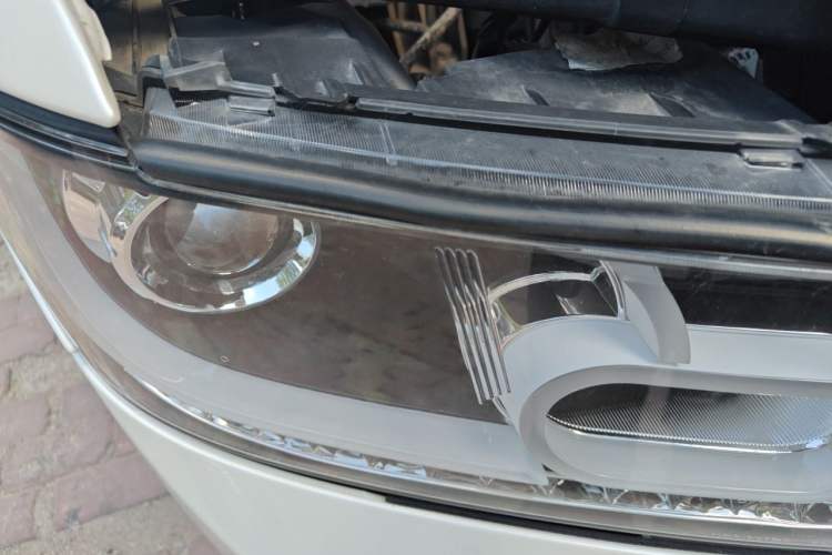 Used Dodge Journey 2014 2.4L Two-Wheel Drive Touring Edition Right Front Headlight