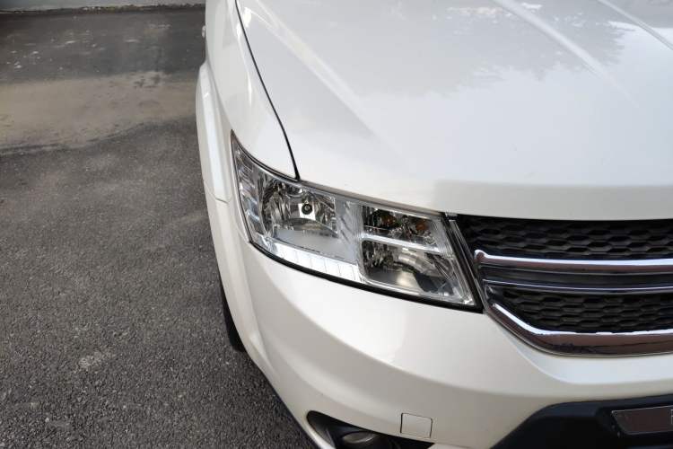 Used Dodge Journey 2014 2.4L Two-Wheel Drive Touring Edition Right Front Headlight