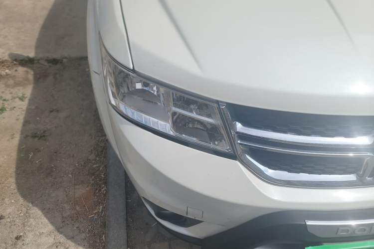 Used Dodge Journey 2014 2.4L Two-Wheel Drive Touring Edition Right Front Headlight