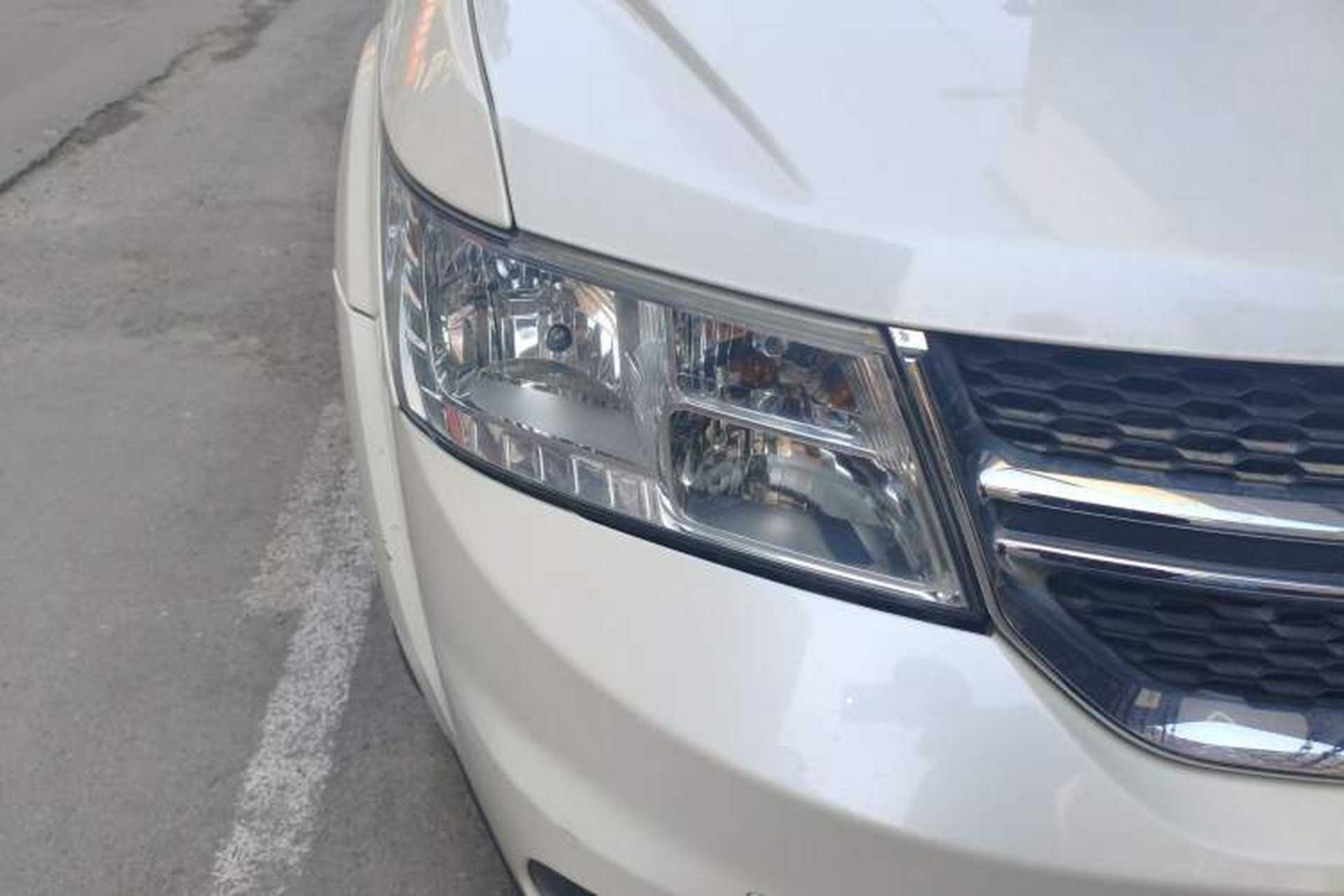 Used Dodge Journey 2014 2.4L Two-Wheel Drive Touring Edition Right Front Headlight