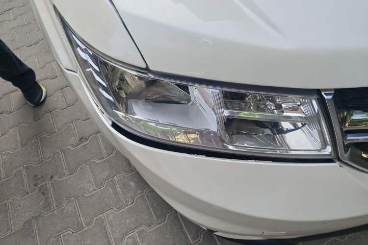Used Dodge Journey 2014 2.4L Two-Wheel Drive Touring Edition Right Front Headlight