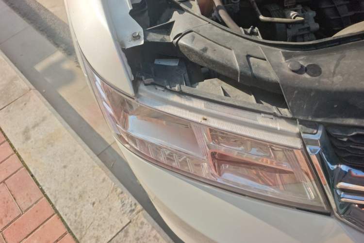 Used Dodge Journey 2014 2.4L Two-Wheel Drive Touring Edition Right Front Headlight