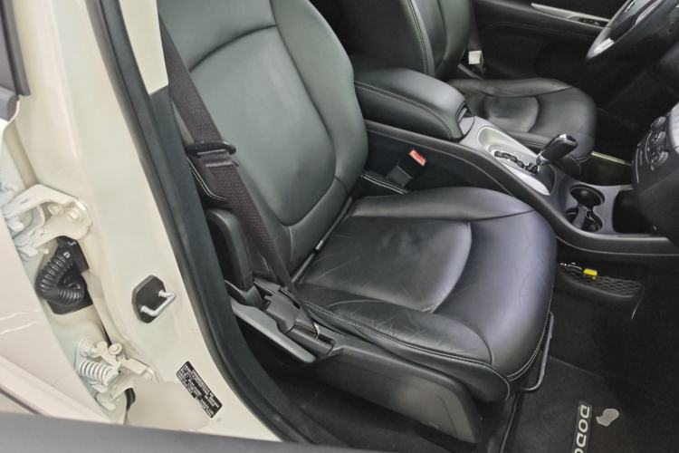 Used Dodge Journey 2014 2.4L Two-Wheel Drive Touring Edition Right Front Seat