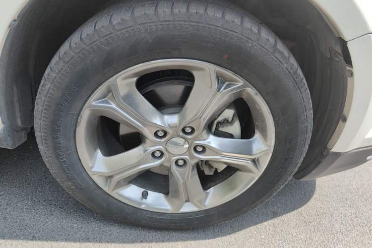 Used Dodge Journey 2014 2.4L Two-Wheel Drive Touring Edition Right Front Wheel Hub