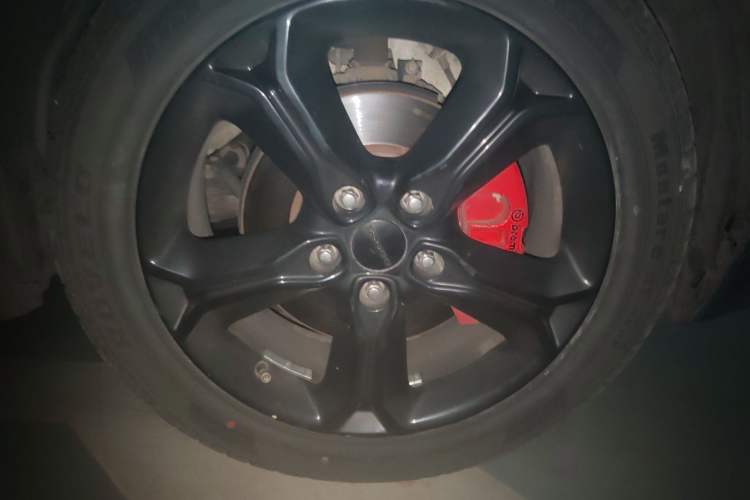 Used Dodge Journey 2014 2.4L Two-Wheel Drive Touring Edition Right Front Wheel Hub
