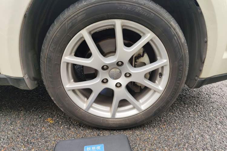 Used Dodge Journey 2014 2.4L Two-Wheel Drive Touring Edition Right Front Wheel Hub