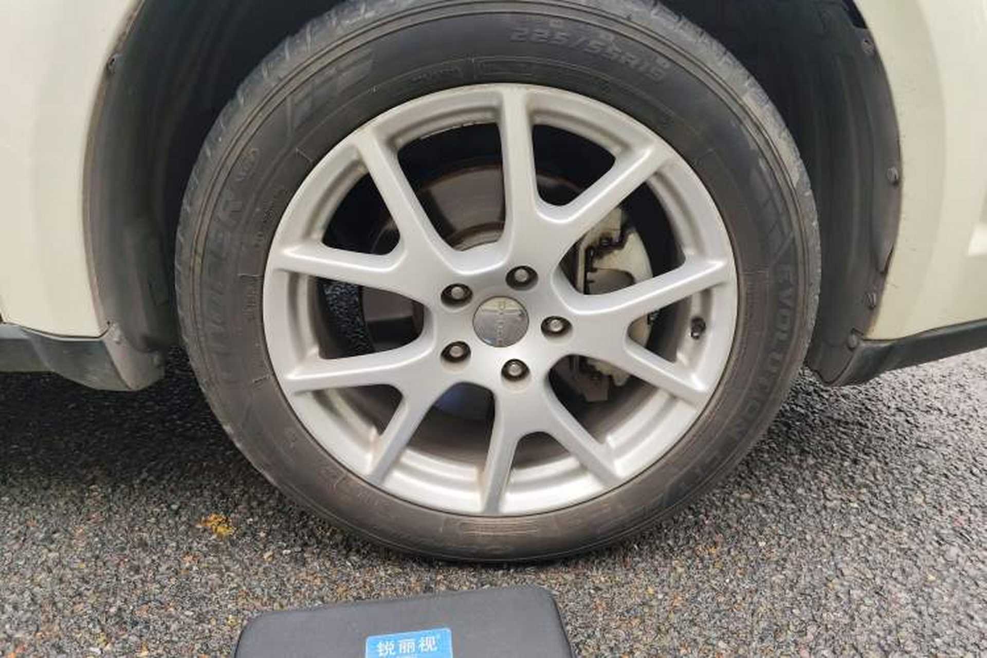 Used Dodge Journey 2014 2.4L Two-Wheel Drive Touring Edition Right Front Wheel Hub