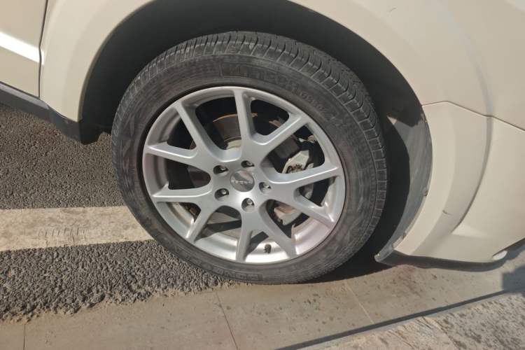 Used Dodge Journey 2014 2.4L Two-Wheel Drive Touring Edition Right Front Wheel Hub