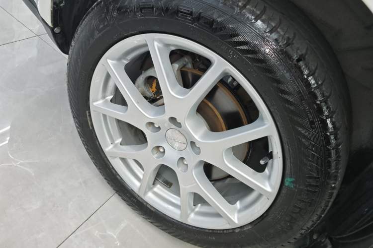 Used Dodge Journey 2014 2.4L Two-Wheel Drive Touring Edition Right Rear Wheel Hub
