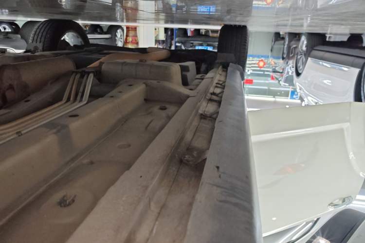 Used Dodge Journey 2014 2.4L Two-Wheel Drive Touring Edition Right Side Sill