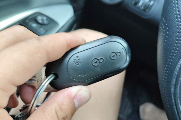 Used Dodge Journey 2014 2.4L Two-Wheel Drive Touring Edition Vehicle Key