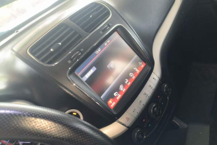 Used Dodge Journey 2015 2.0TD Four-Wheel Drive Luxury Edition Audio And AC Panel