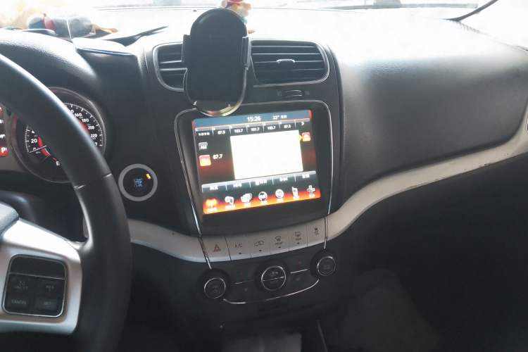 Used Dodge Journey 2015 2.0TD Four-Wheel Drive Luxury Edition Audio And AC Panel