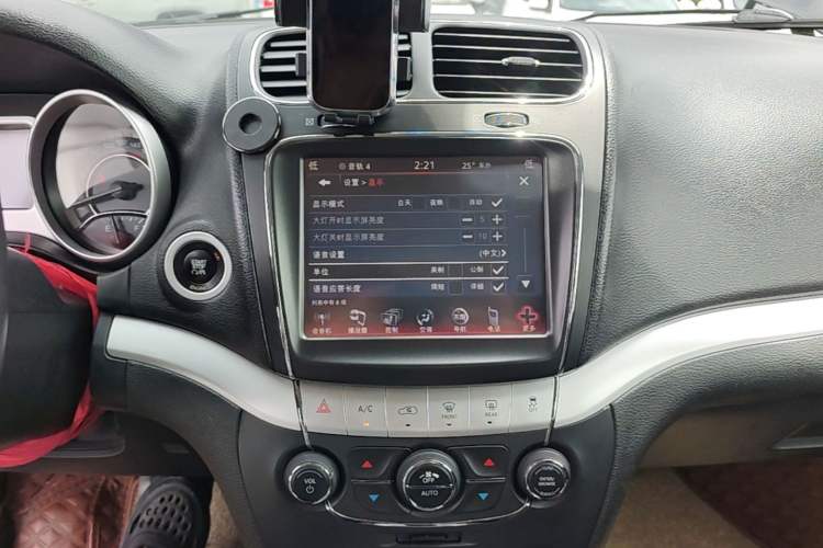 Used Dodge Journey 2015 2.0TD Four-Wheel Drive Luxury Edition Audio And AC Panel