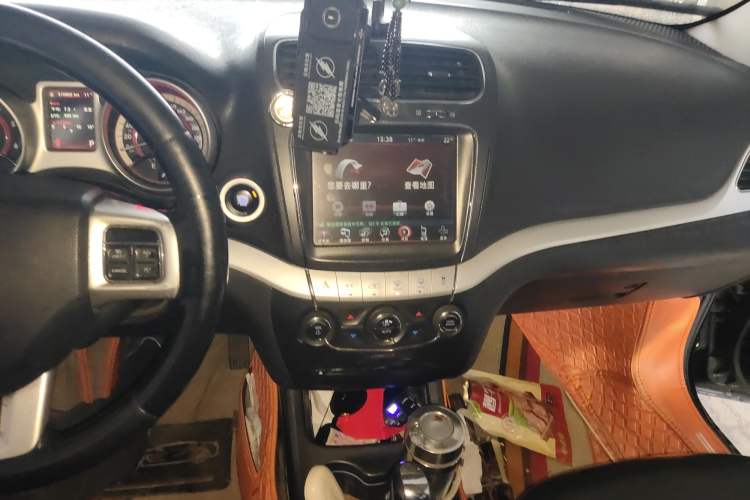 Used Dodge Journey 2015 2.0TD Four-Wheel Drive Luxury Edition Audio And AC Panel