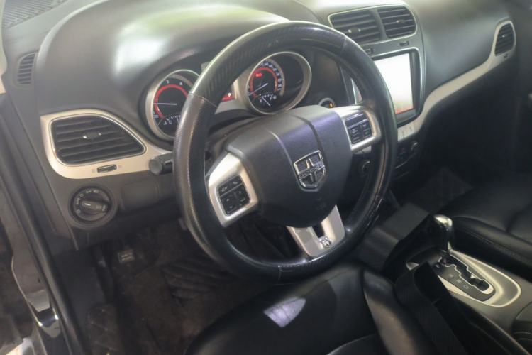 Used Dodge Journey 2015 2.0TD Four-Wheel Drive Luxury Edition Center Console