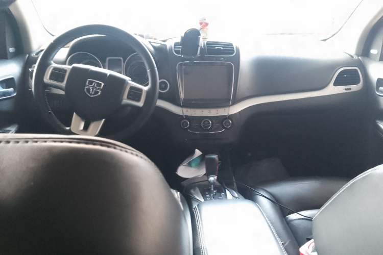 Used Dodge Journey 2015 2.0TD Four-Wheel Drive Luxury Edition Center Console