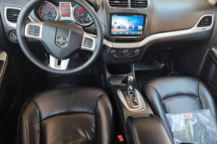 Used Dodge Journey 2015 2.0TD Four-Wheel Drive Luxury Edition Center Console