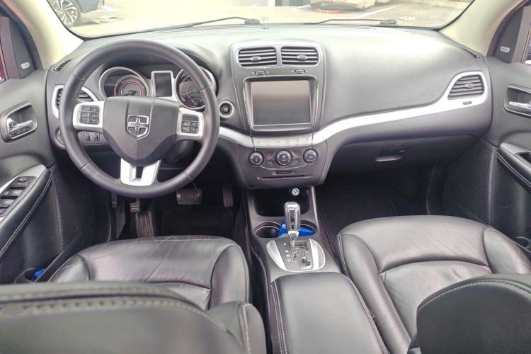 Used Dodge Journey 2015 2.0TD Four-Wheel Drive Luxury Edition Center Console