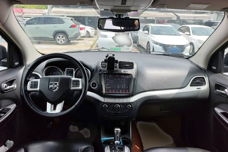 Used Dodge Journey 2015 2.0TD Four-Wheel Drive Luxury Edition Center Console