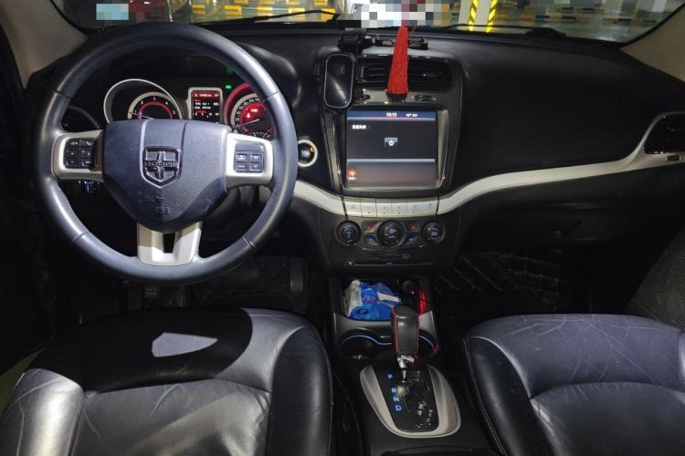 Used Dodge Journey 2015 2.0TD Four-Wheel Drive Luxury Edition Center Console
