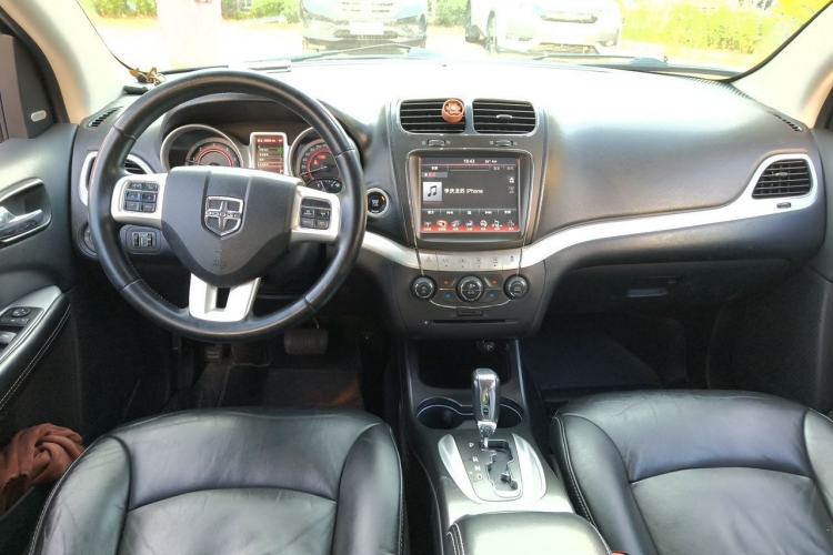 Used Dodge Journey 2015 2.0TD Four-Wheel Drive Luxury Edition Center Console