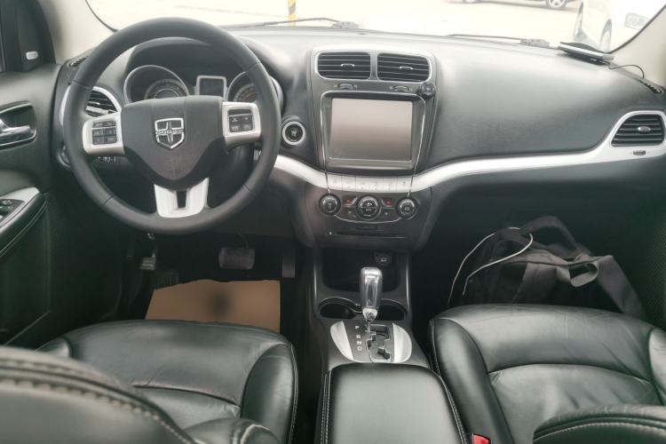 Used Dodge Journey 2015 2.0TD Four-Wheel Drive Luxury Edition Center Console