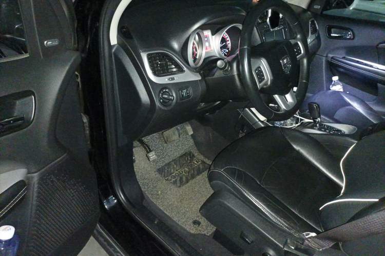 Used Dodge Journey 2015 2.0TD Four-Wheel Drive Luxury Edition Driver Seat