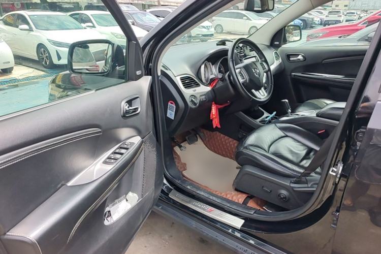 Used Dodge Journey 2015 2.0TD Four-Wheel Drive Luxury Edition Driver Seat