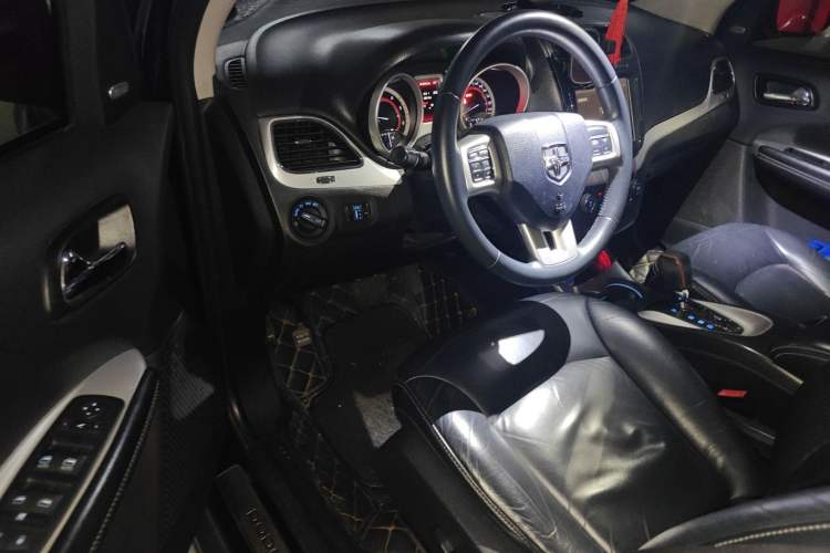 Used Dodge Journey 2015 2.0TD Four-Wheel Drive Luxury Edition Driver Seat