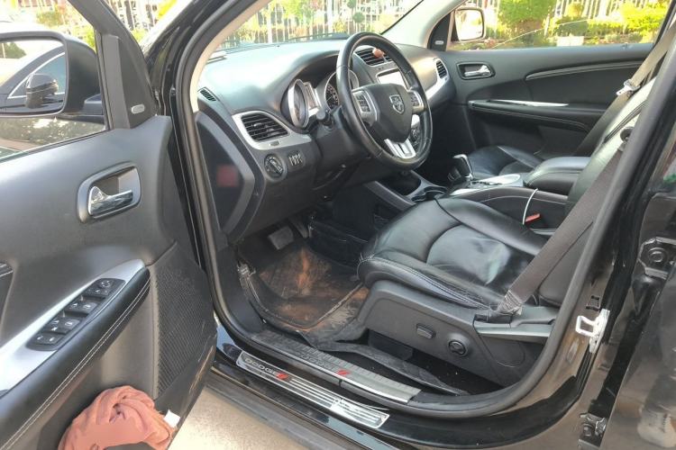 Used Dodge Journey 2015 2.0TD Four-Wheel Drive Luxury Edition Driver Seat
