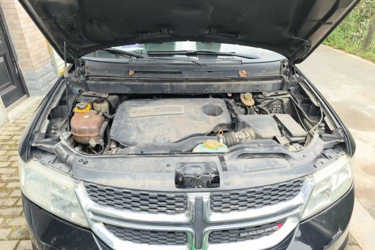 Used Dodge Journey 2015 2.0TD Four-Wheel Drive Luxury Edition Engine Bay
