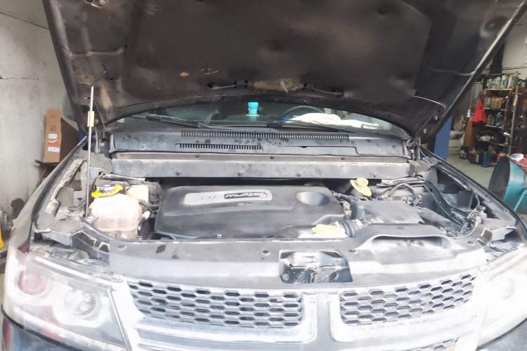 Used Dodge Journey 2015 2.0TD Four-Wheel Drive Luxury Edition Engine Bay