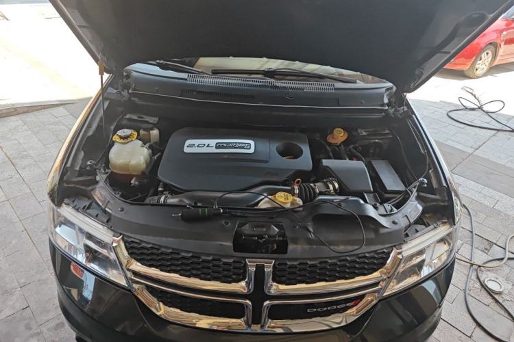 Used Dodge Journey 2015 2.0TD Four-Wheel Drive Luxury Edition Engine Bay