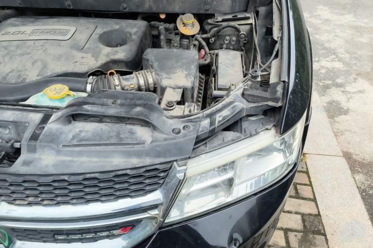 Used Dodge Journey 2015 2.0TD Four-Wheel Drive Luxury Edition Engine Bay Left