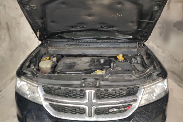 Used Dodge Journey 2015 2.0TD Four-Wheel Drive Luxury Edition Engine Bay