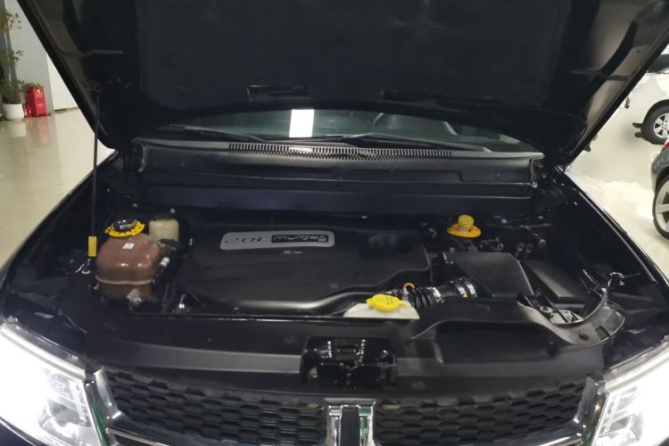 Used Dodge Journey 2015 2.0TD Four-Wheel Drive Luxury Edition Engine Bay