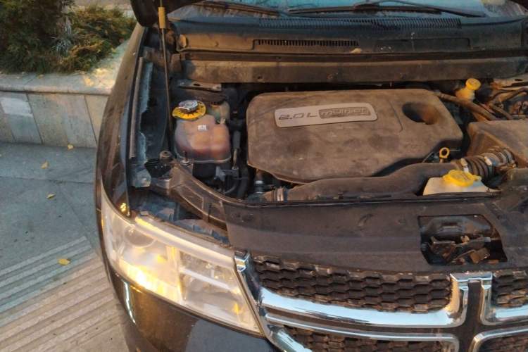 Used Dodge Journey 2015 2.0TD Four-Wheel Drive Luxury Edition Engine Bay Right
