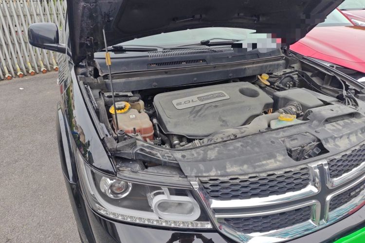 Used Dodge Journey 2015 2.0TD Four-Wheel Drive Luxury Edition Engine Bay Right