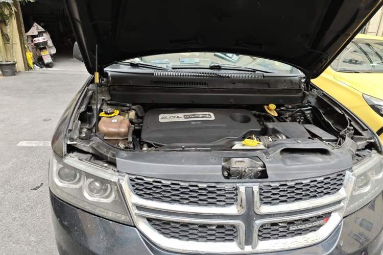 Used Dodge Journey 2015 2.0TD Four-Wheel Drive Luxury Edition Engine Bay Right
