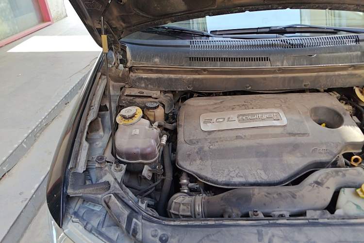 Used Dodge Journey 2015 2.0TD Four-Wheel Drive Luxury Edition Engine Bay Right