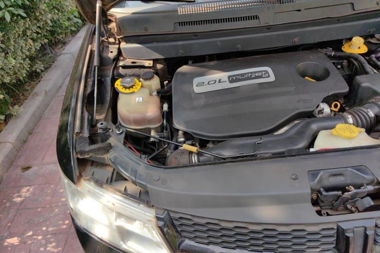 Used Dodge Journey 2015 2.0TD Four-Wheel Drive Luxury Edition Engine Bay Right