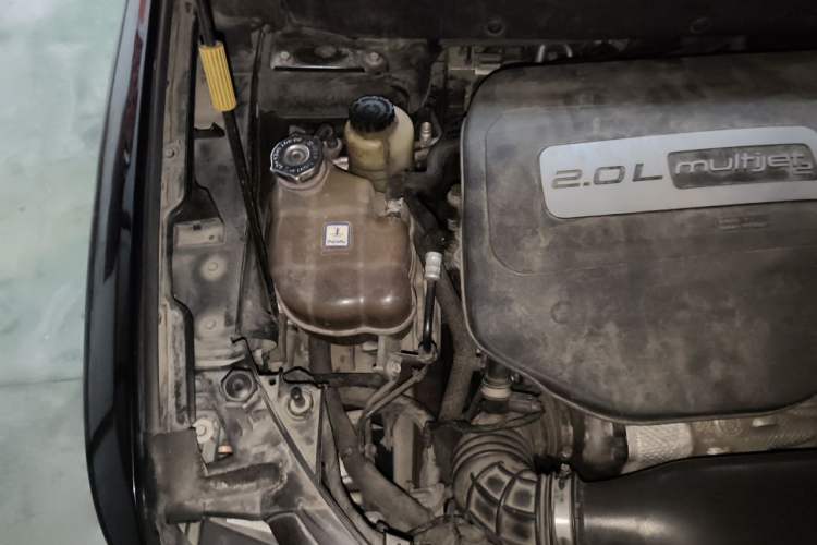 Used Dodge Journey 2015 2.0TD Four-Wheel Drive Luxury Edition Engine Bay Right