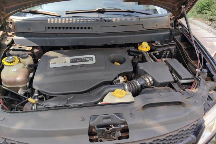 Used Dodge Journey 2015 2.0TD Four-Wheel Drive Luxury Edition Engine Bay