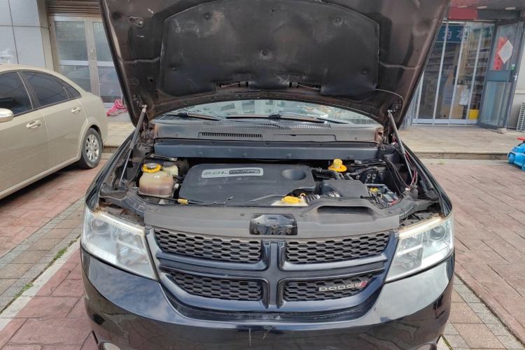 Used Dodge Journey 2015 2.0TD Four-Wheel Drive Luxury Edition Engine Bay